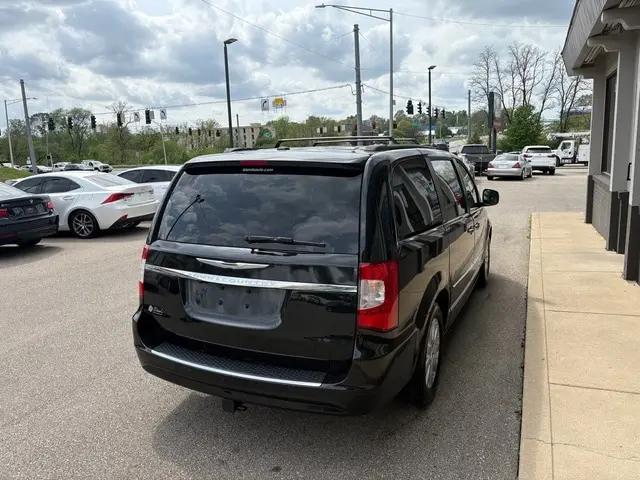 2016 Chrysler Town & Country Touring