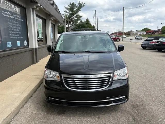 2016 Chrysler Town & Country Touring