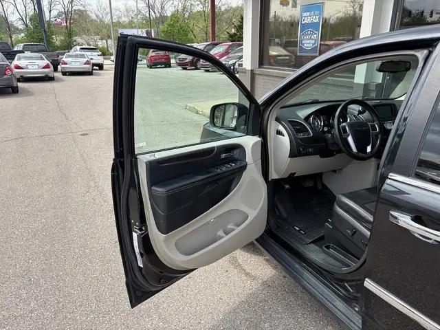 2016 Chrysler Town & Country Touring