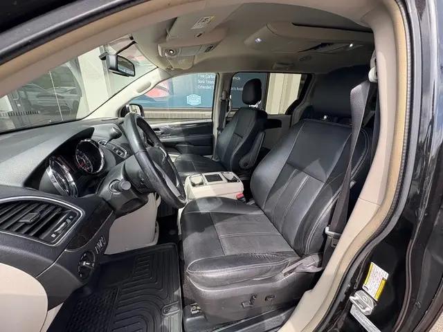 2016 Chrysler Town & Country Touring