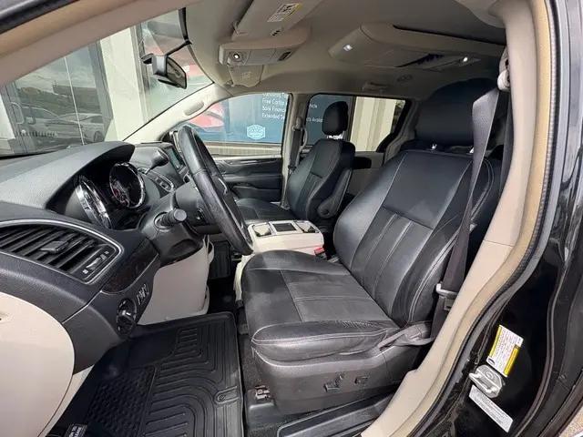 2016 Chrysler Town & Country Touring