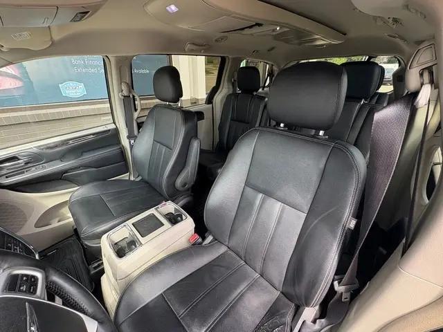 2016 Chrysler Town & Country Touring