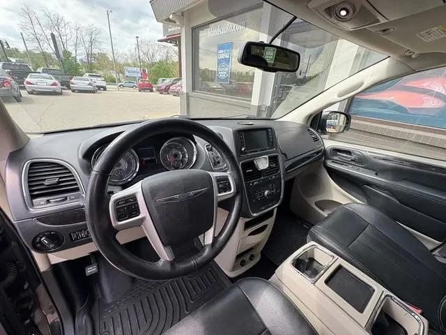 2016 Chrysler Town & Country Touring