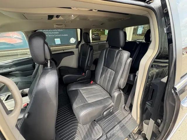 2016 Chrysler Town & Country Touring
