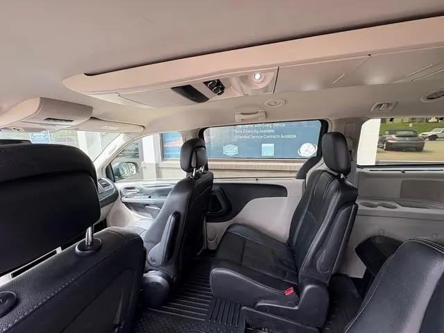 2016 Chrysler Town & Country Touring