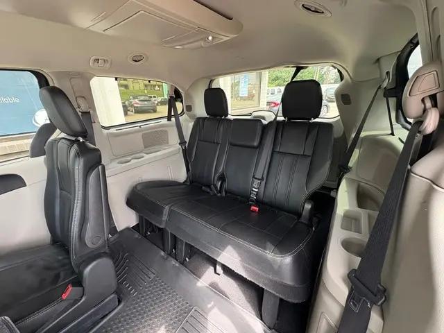 2016 Chrysler Town & Country Touring