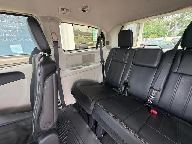 2016 Chrysler Town & Country Touring