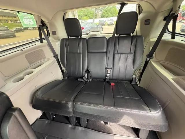 2016 Chrysler Town & Country Touring
