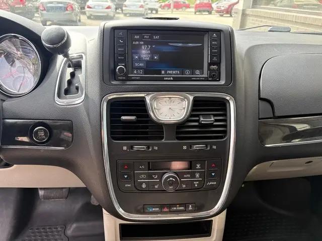 2016 Chrysler Town & Country Touring