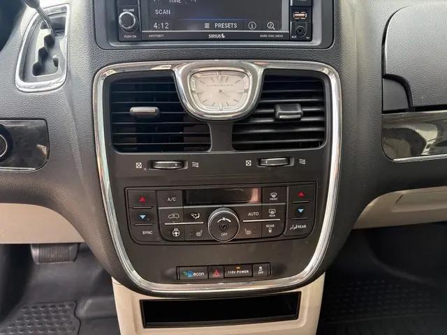 2016 Chrysler Town & Country Touring