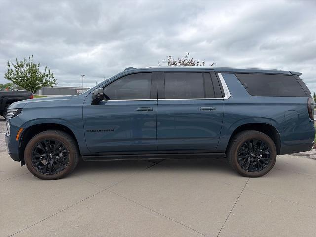 2025 Chevrolet Suburban 4WD Premier