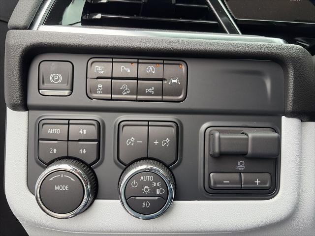 2025 Chevrolet Suburban 4WD Premier