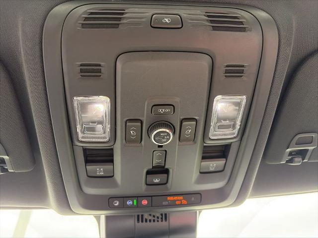 2025 Chevrolet Suburban 4WD Premier