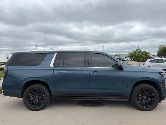 2025 Chevrolet Suburban 4WD Premier