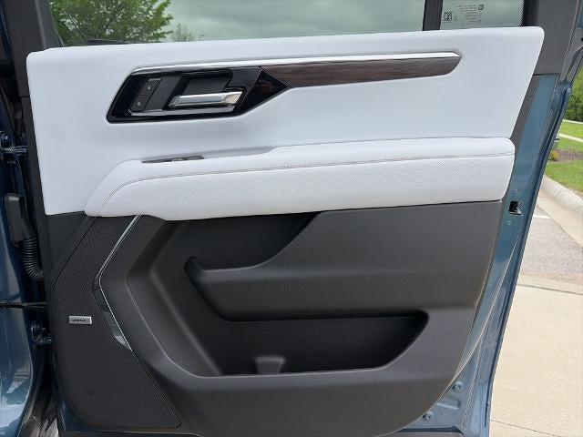 2025 Chevrolet Suburban 4WD Premier