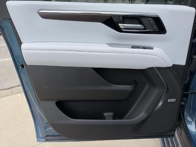 2025 Chevrolet Suburban 4WD Premier