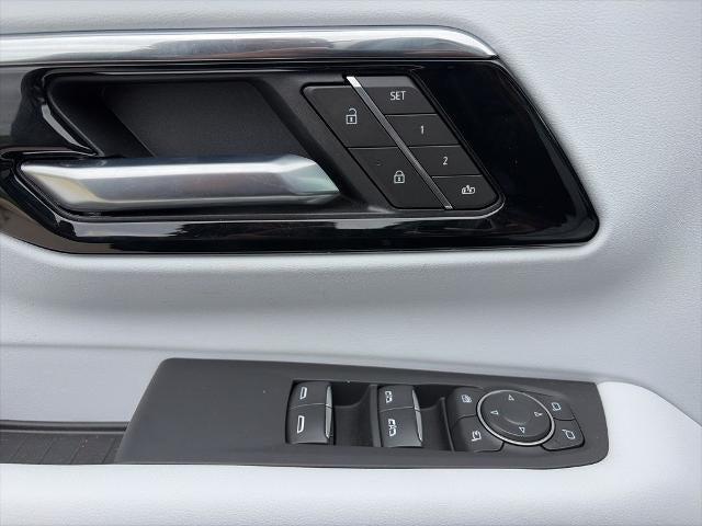 2025 Chevrolet Suburban 4WD Premier
