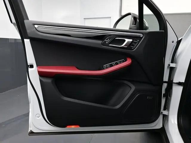 2024 Porsche Macan T