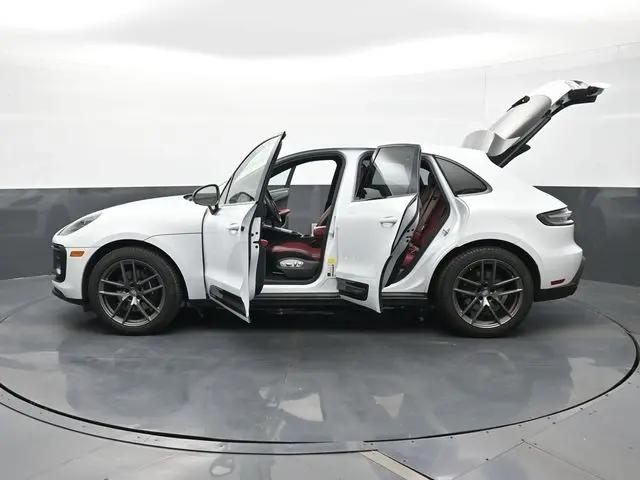 2024 Porsche Macan T