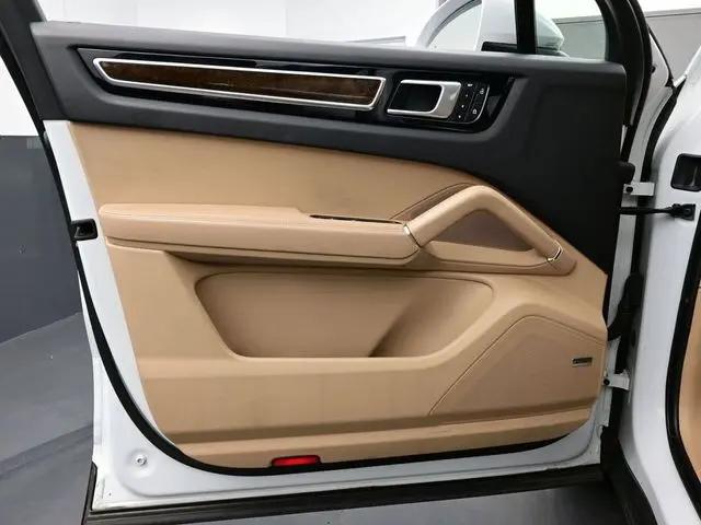 2023 Porsche Cayenne Platinum Edition
