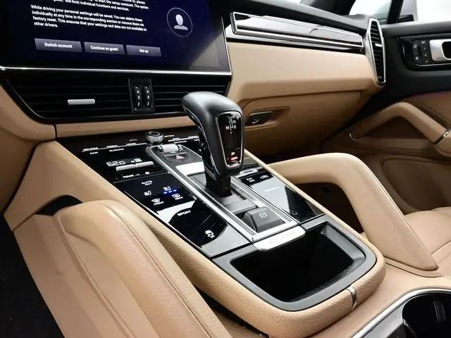 2023 Porsche Cayenne Platinum Edition