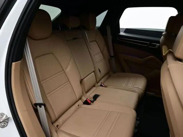 2023 Porsche Cayenne Platinum Edition