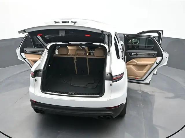2023 Porsche Cayenne Platinum Edition
