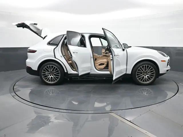 2023 Porsche Cayenne Platinum Edition