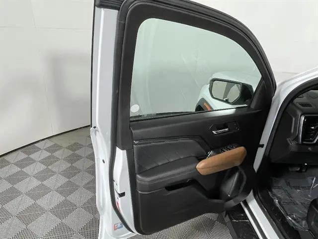 2024 GMC Canyon 4WD AT4