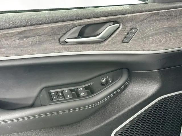 2024 Jeep Grand Cherokee Anniversary Edition
