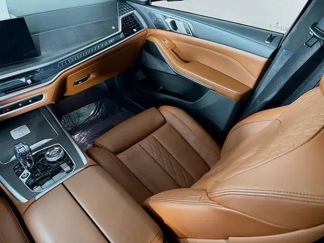 2025 BMW xB ALPINA XB7
