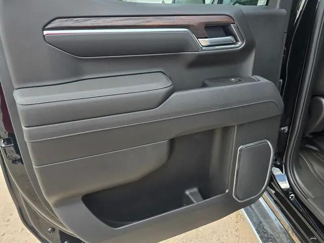 2026 GMC Sierra 1500 Crew Cab, Short Bed, SLT, 4WD