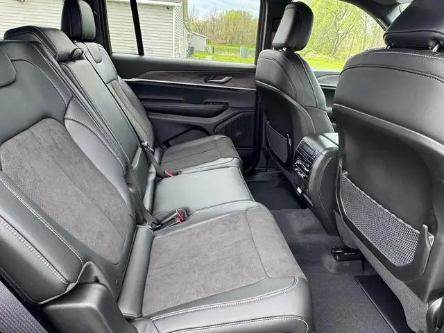 2026 Jeep Grand Cherokee L Altitude 4x4