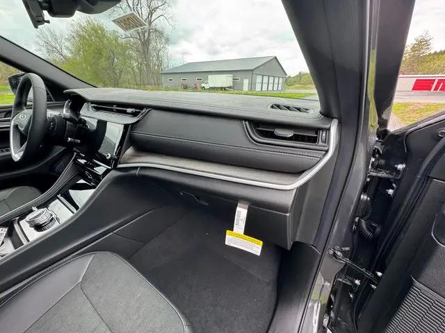 2026 Jeep Grand Cherokee L Altitude 4x4