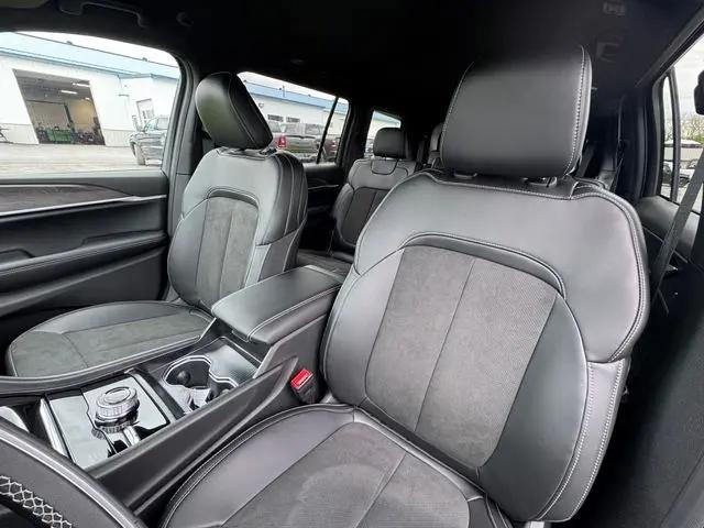 2026 Jeep Grand Cherokee L Altitude 4x4