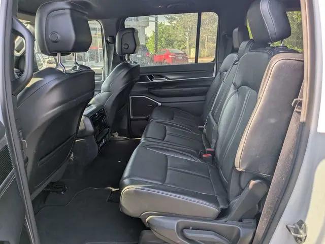 2023 Jeep Wagoneer Series II 4x2