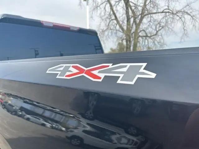 2021 Chevrolet Silverado 1500 4WD Crew Cab Short Bed LT with 2FL