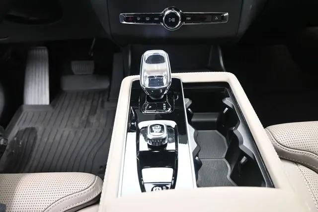 2026 Volvo XC90 Ultra Dark Theme, B6 AWD Gas (mild hybrid), Gasoline, 7 Seats