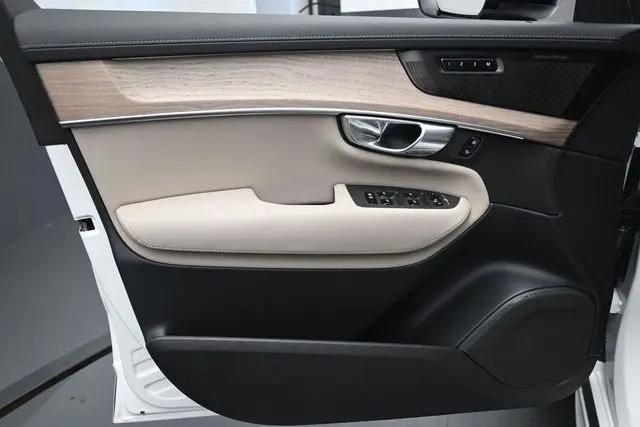 2026 Volvo XC90 Ultra Dark Theme, B6 AWD Gas (mild hybrid), Gasoline, 7 Seats