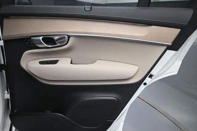 2026 Volvo XC90 Ultra Dark Theme, B6 AWD Gas (mild hybrid), Gasoline, 7 Seats