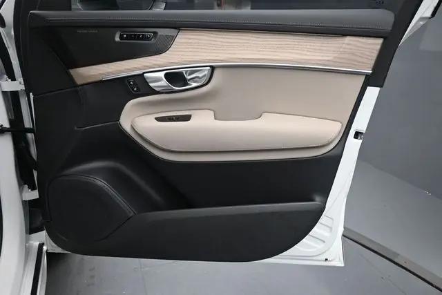 2026 Volvo XC90 Ultra Dark Theme, B6 AWD Gas (mild hybrid), Gasoline, 7 Seats