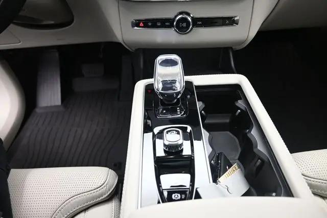 2026 Volvo XC90 Plug-In Hybrid Ultra, T8 AWD, Electric/Gasoline, Bright, 7 Seats