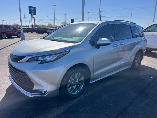 2022 Toyota Sienna XLE for sale in Altus, OK