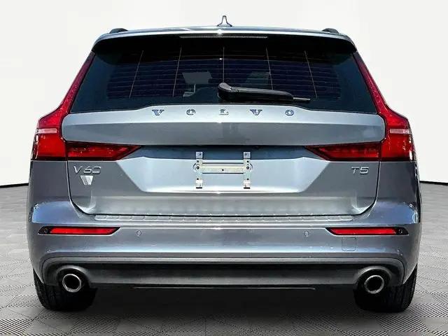 2020 Volvo V60 T5 Momentum