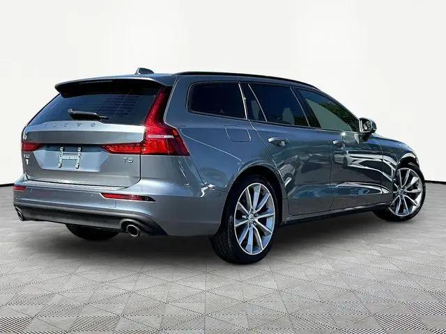 2020 Volvo V60 T5 Momentum