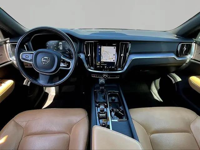 2020 Volvo V60 T5 Momentum