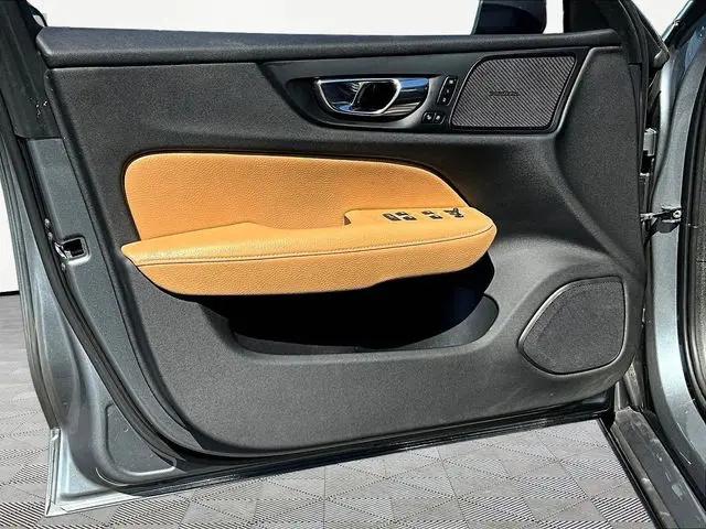 2020 Volvo V60 T5 Momentum