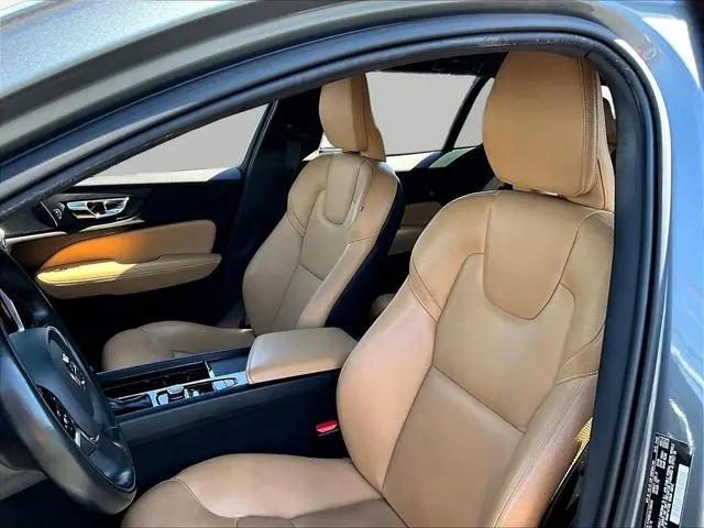 2020 Volvo V60 T5 Momentum