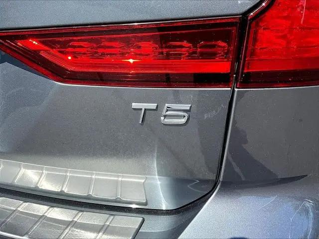 2020 Volvo V60 T5 Momentum
