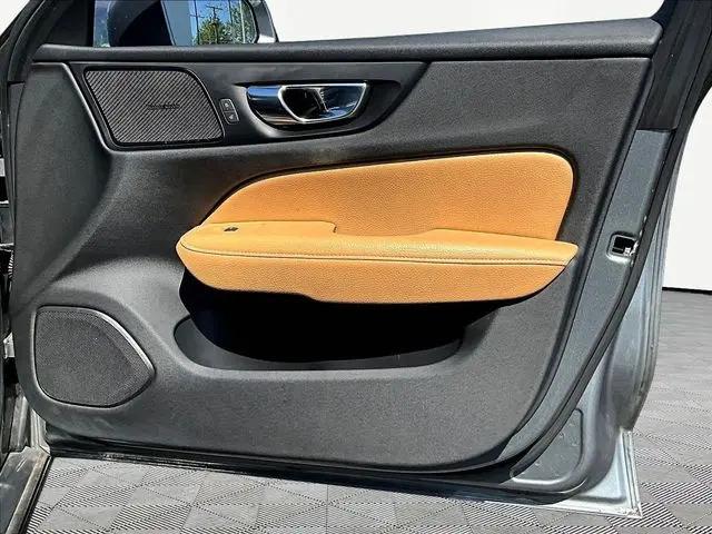 2020 Volvo V60 T5 Momentum